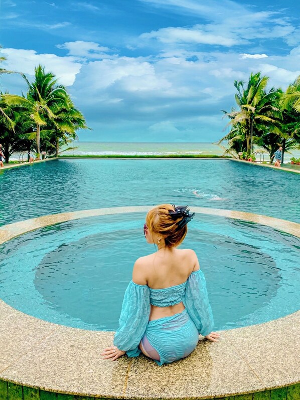 Outdoor pool, pool loungers