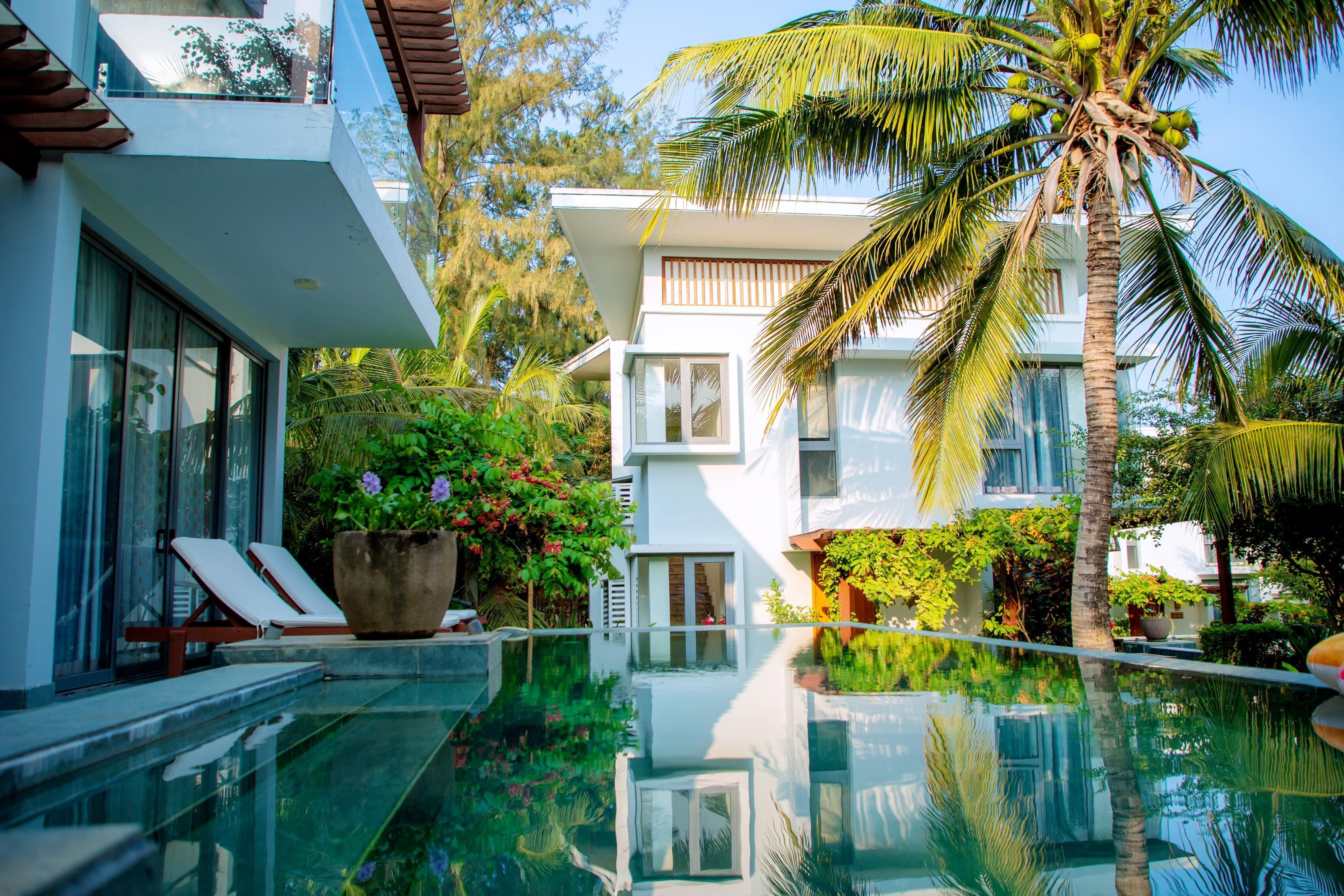 Minibar, in-room safe, desk, blackout curtains