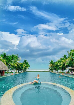 Outdoor pool, sun loungers - Sonata Resort & Spa (Phan Thiet)