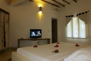 Suite, terrazzo, vista oceano | Biancheria da letto di alta qualità, minibar, una cassaforte in camera