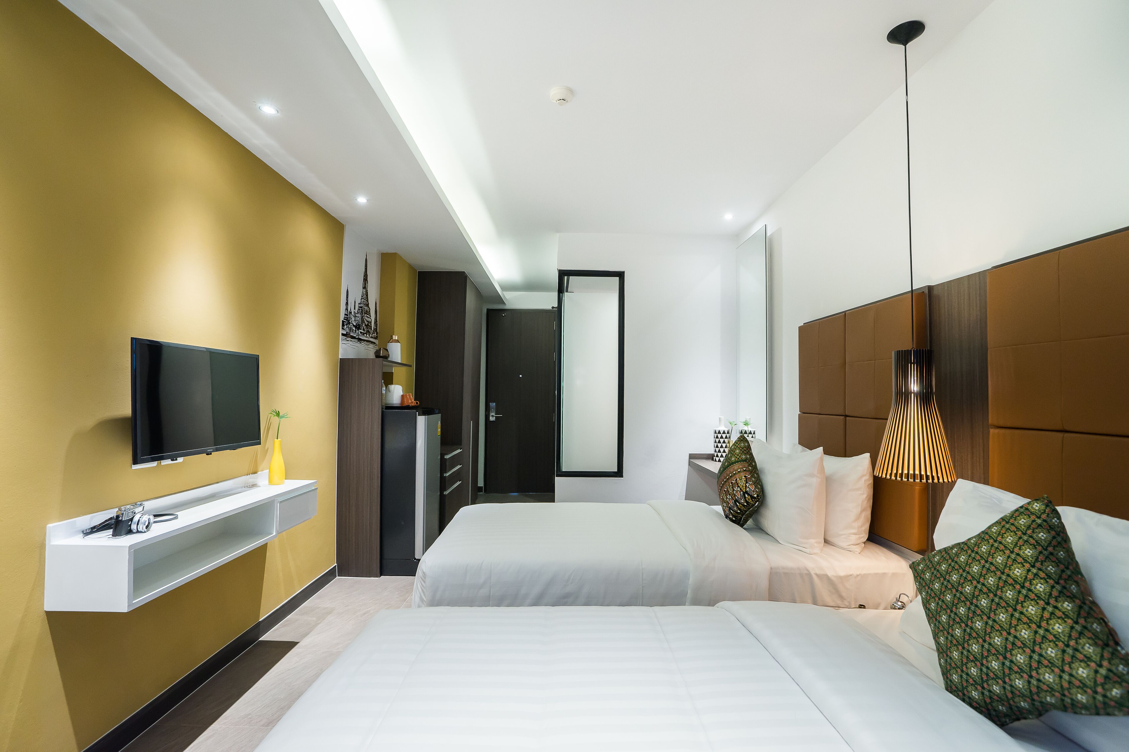 deluxe twin room | 1 bedroom, desk, free wifi, bed sheets