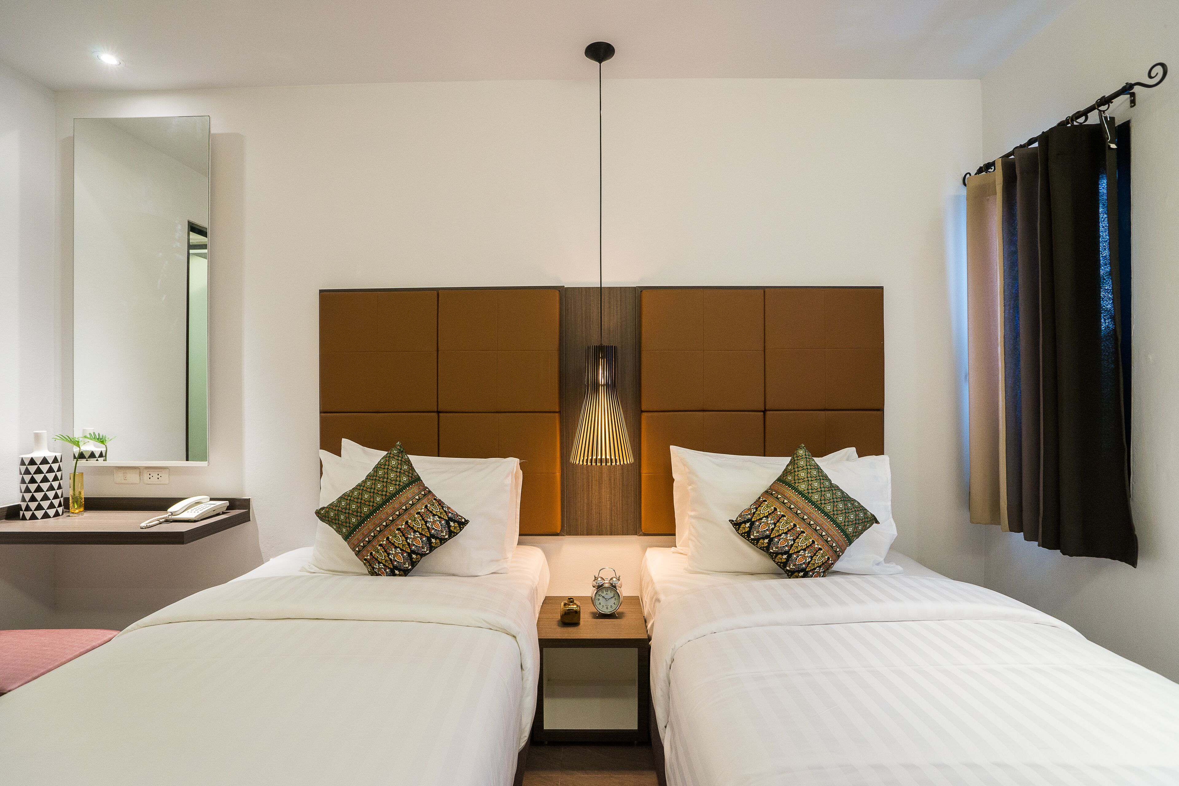 deluxe twin room | 1 bedroom, desk, free wifi, bed sheets