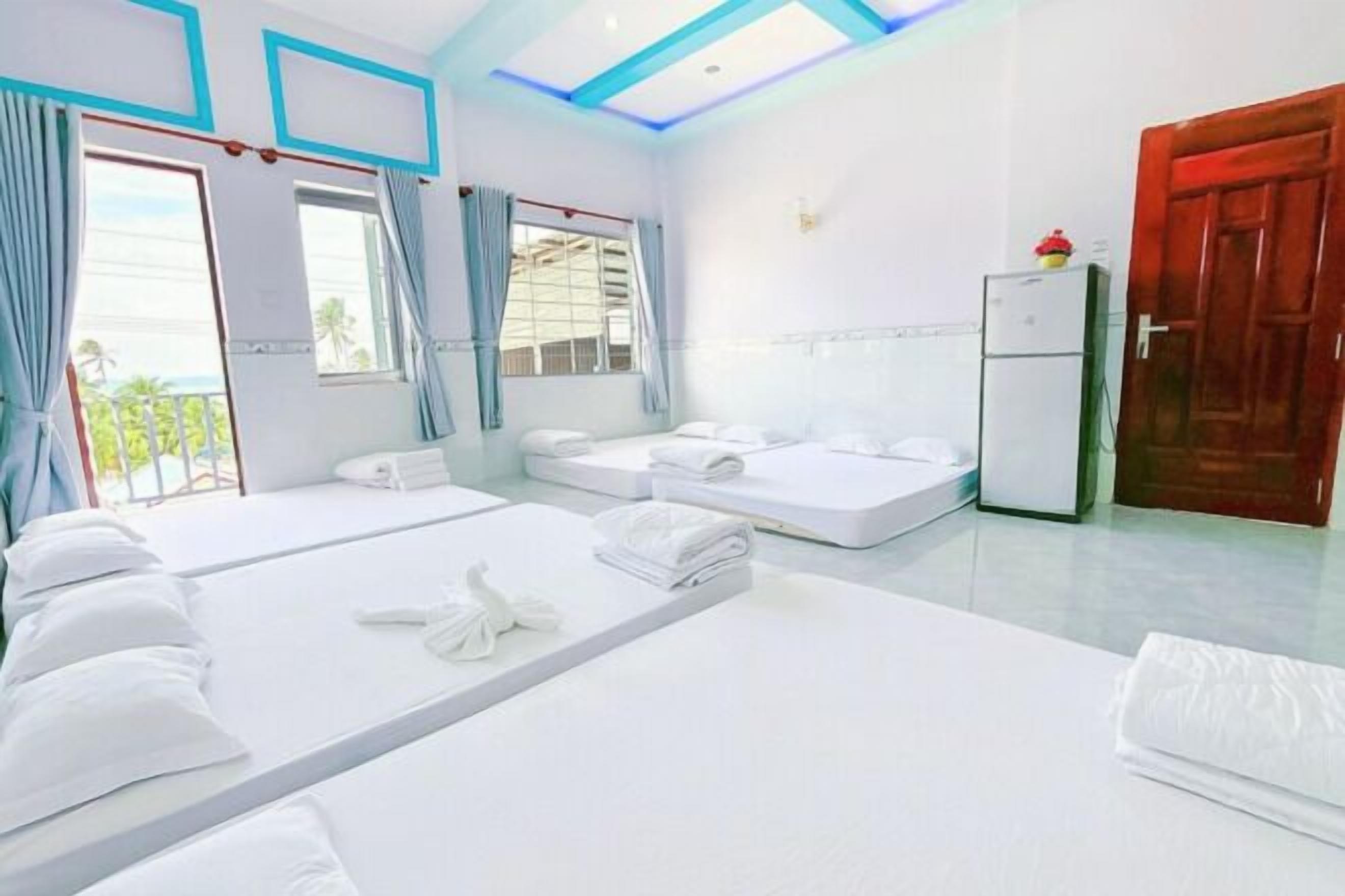 Minibar, desk, blackout drapes, soundproofing