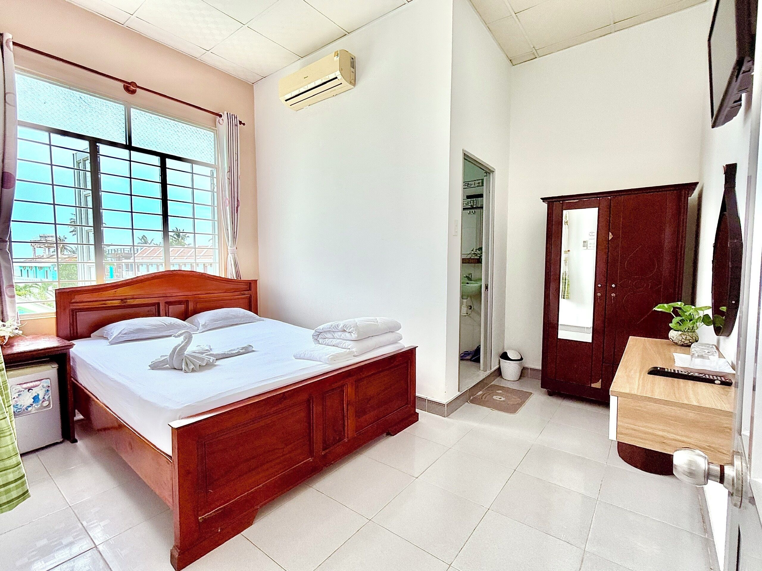 Double Room | Minibar, desk, blackout drapes, soundproofing