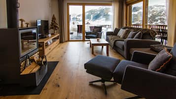 Apartment, 2 Schlafzimmer, Whirlpool | Wohnbereich | Flachbildfernseher, Kamin, DVD-Player, iPod-Dockingstation