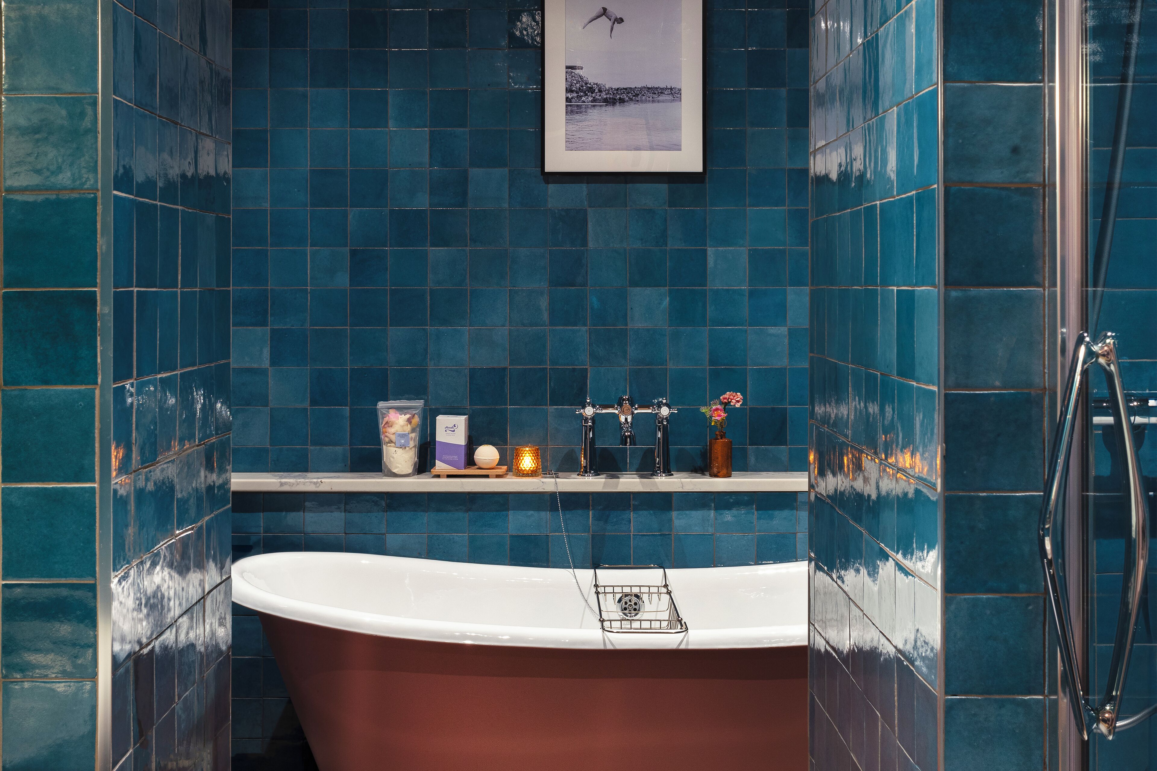 barrow suite | bathroom | hair dryer