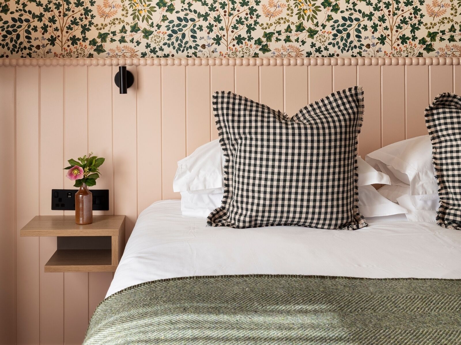 1 bedroom, in-room safe, desk, iron/ironing board