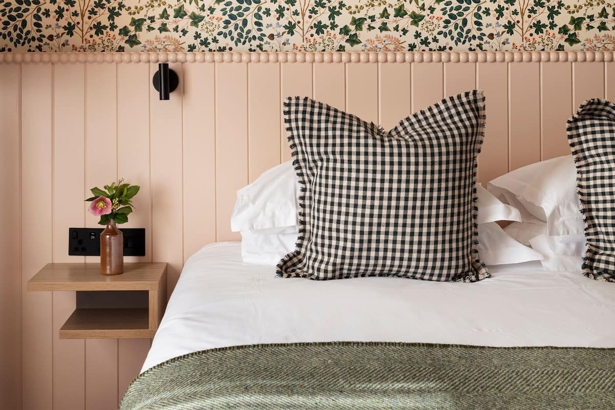 1 bedroom, in-room safe, desk, iron/ironing board