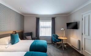Double Room | 1 bedroom, in-room safe, desk, iron/ironing board