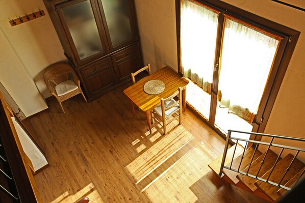 Superior Apartment, 2 Bedrooms | In-room dining