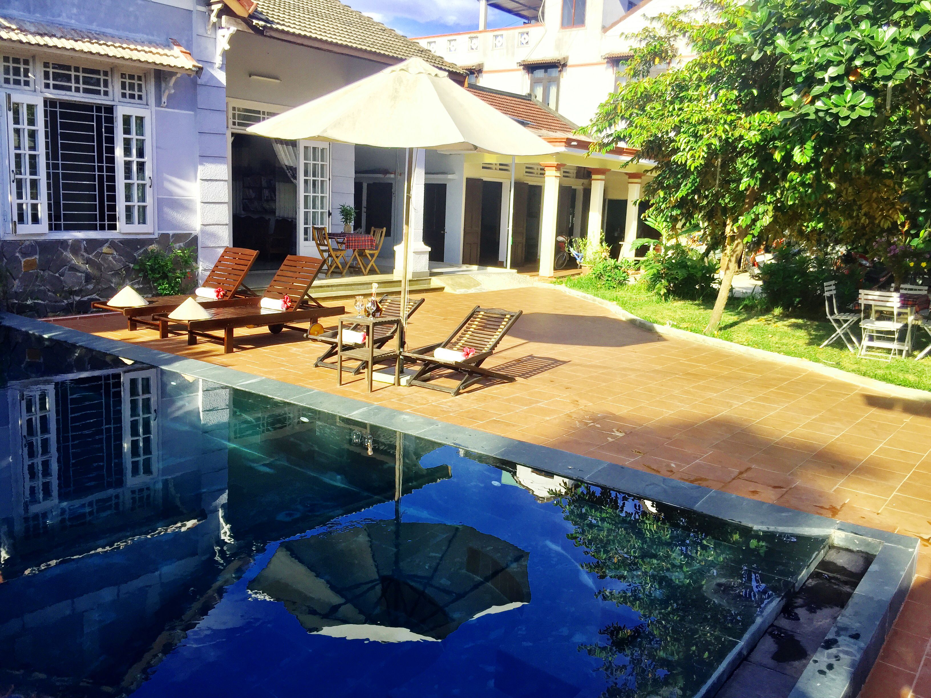 من حمّامات السباحة المغطاة، حمّام سباحة خارجي