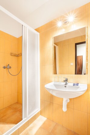 Shower, free toiletries, towels - Apartment House Zizkov (Prague)
