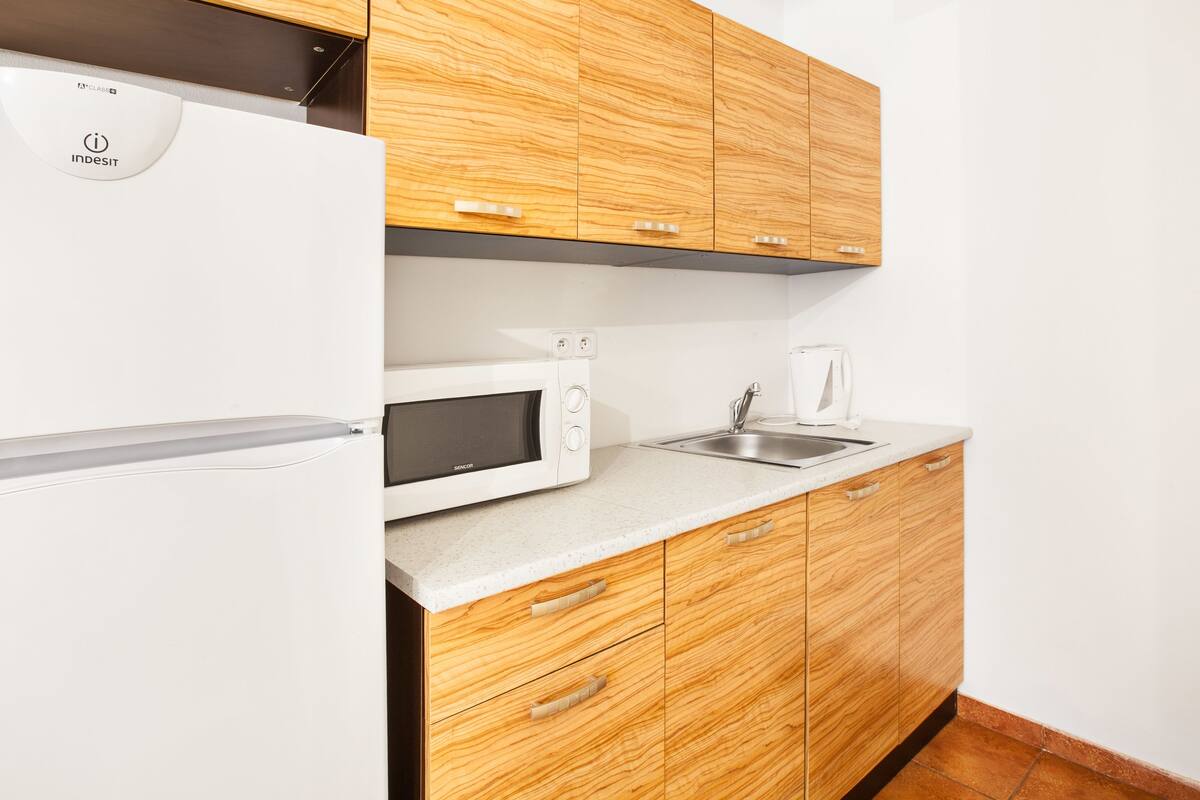 Fridge, microwave