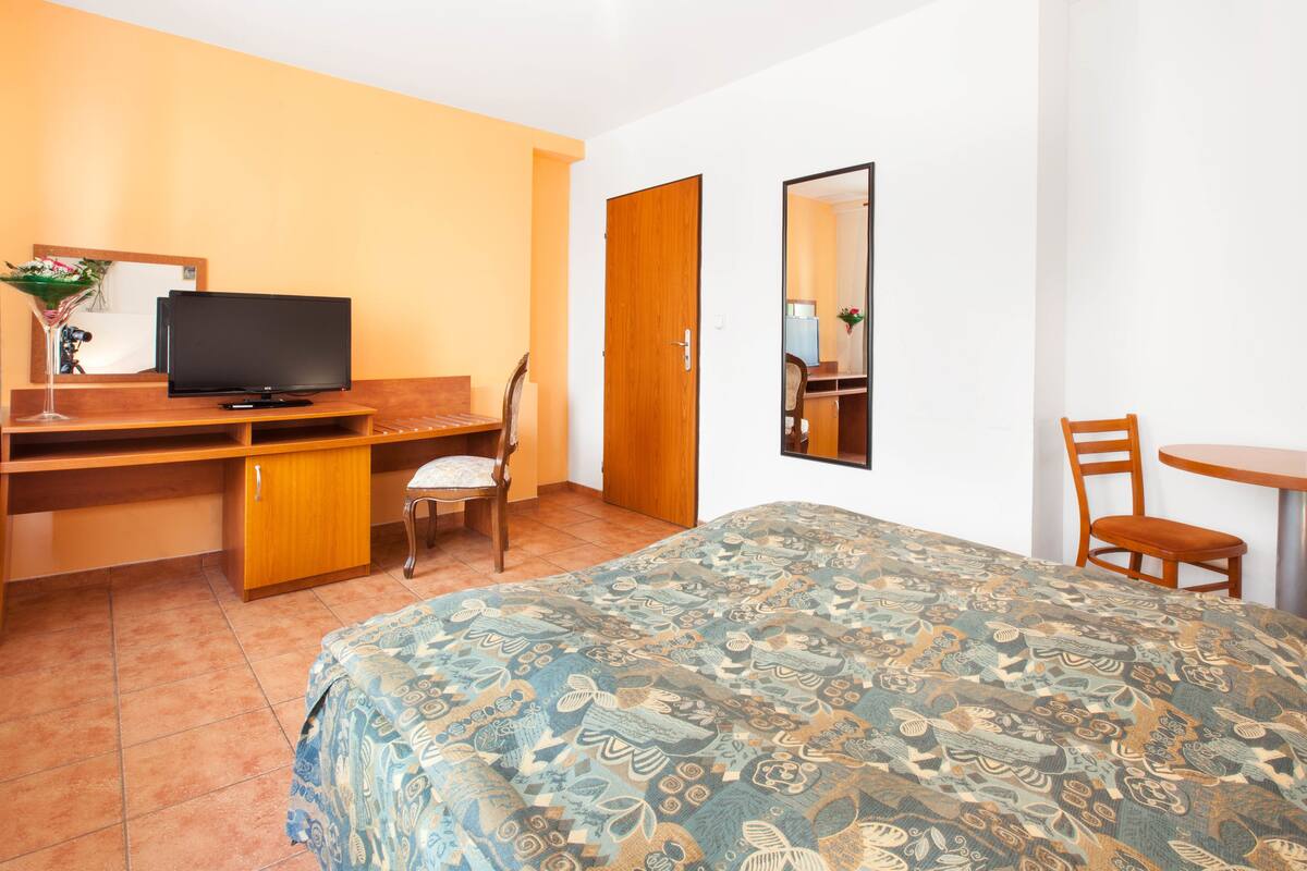 Standard 2 Bedrooms Apartment | Blackout drapes, cribs (free), WiFi (free), bed sheets