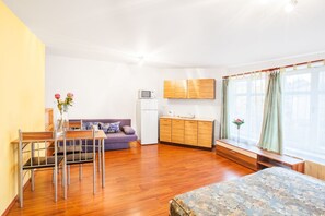Dining - Apartment House Zizkov (Prague)