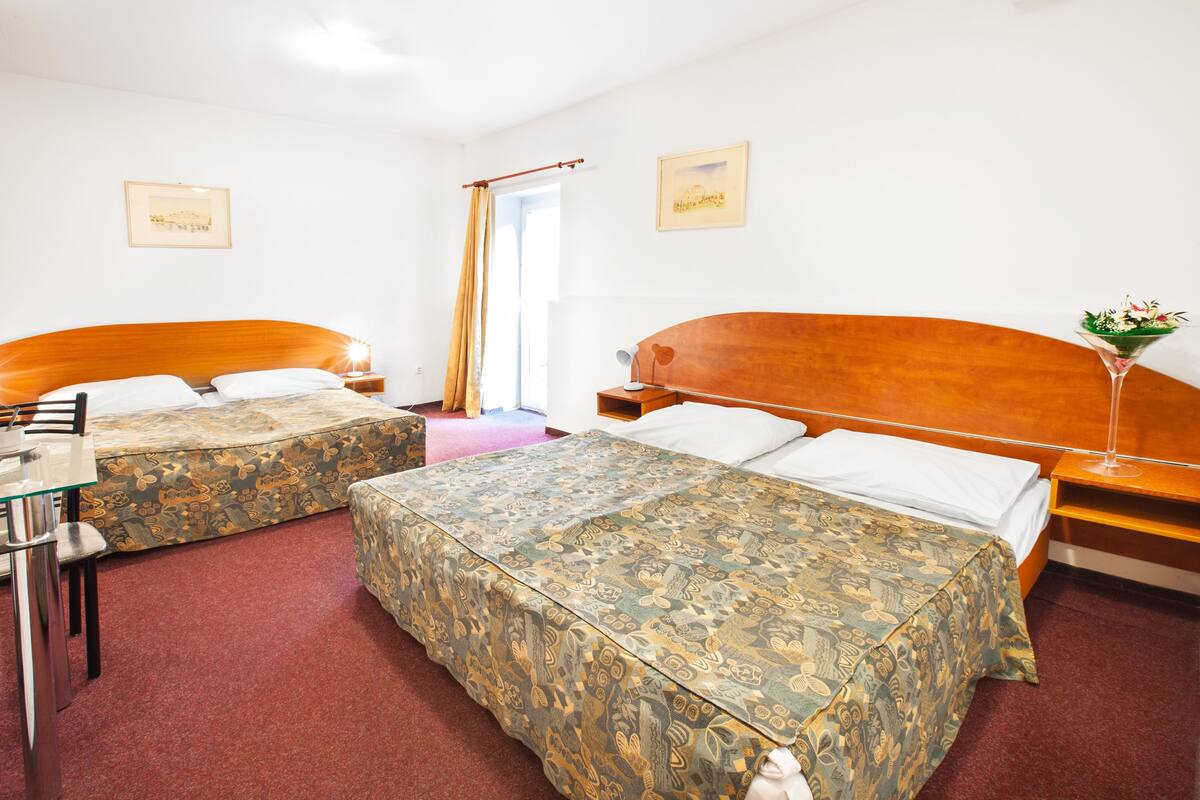 Family Room | Blackout drapes, cribs (free), WiFi (free), bed sheets