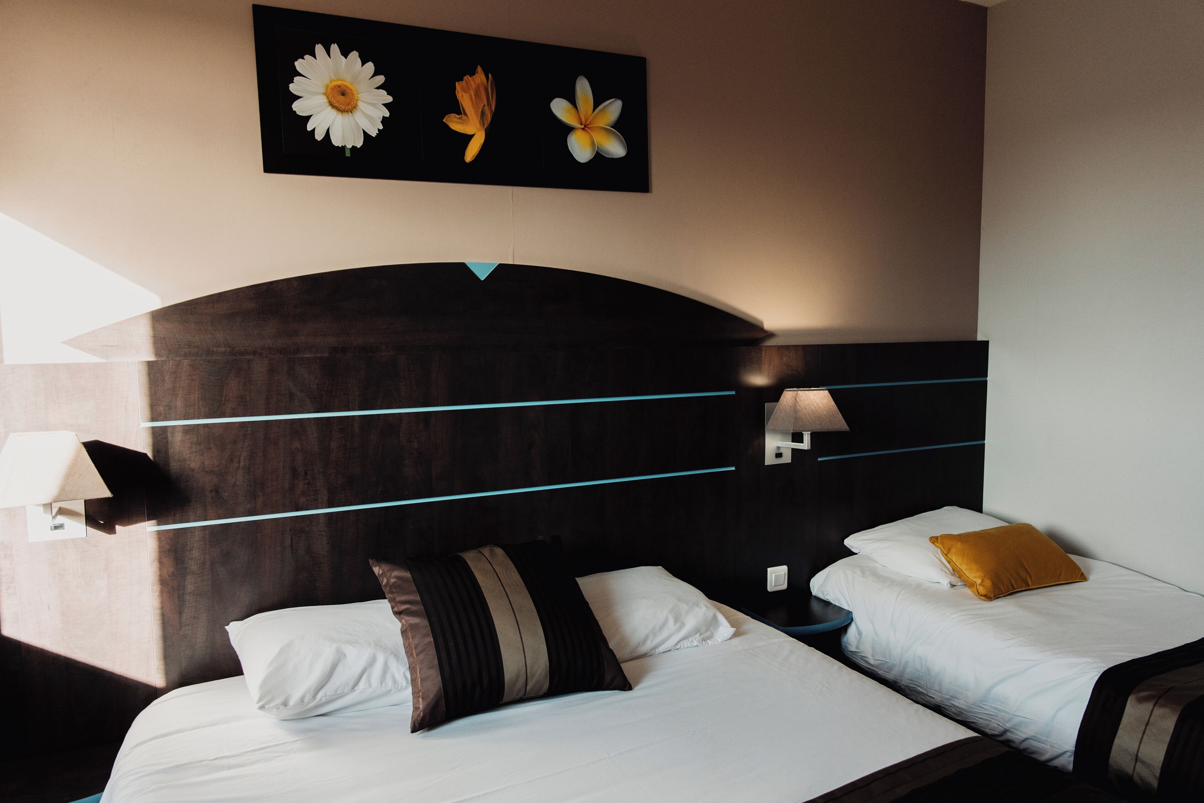 Triple Room | Desk, laptop workspace, soundproofing, iron/ironing board