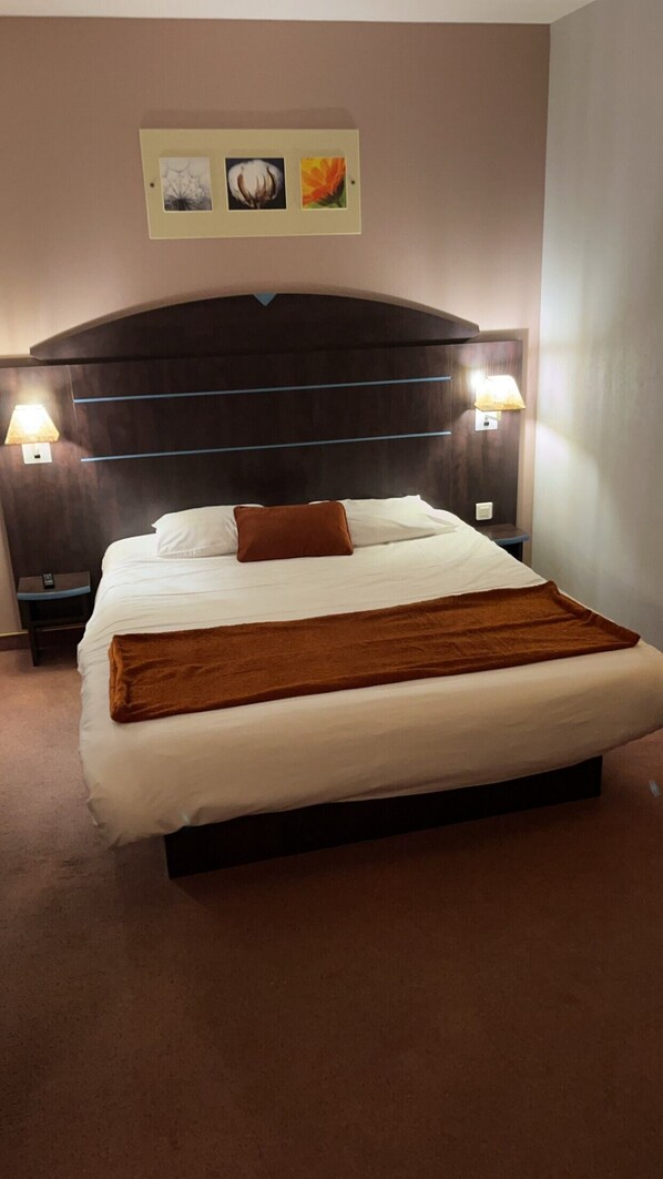 Desk, soundproofing, iron/ironing board, free WiFi - Hôtel Akena City Caudry (Caudry)