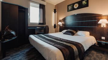 Doppelzimmer | Schreibtisch, schallisolierte Zimmer, Bügeleisen/Bügelbrett