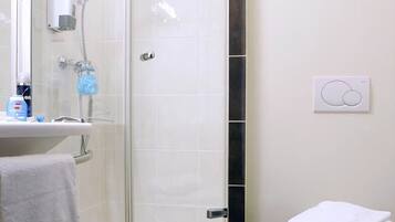 Ducha, secador de pelo, toallas