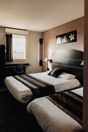 Tremannsrom | Skrivebord, skrivebord for bærbar PC, lydisolert og strykejern/-brett