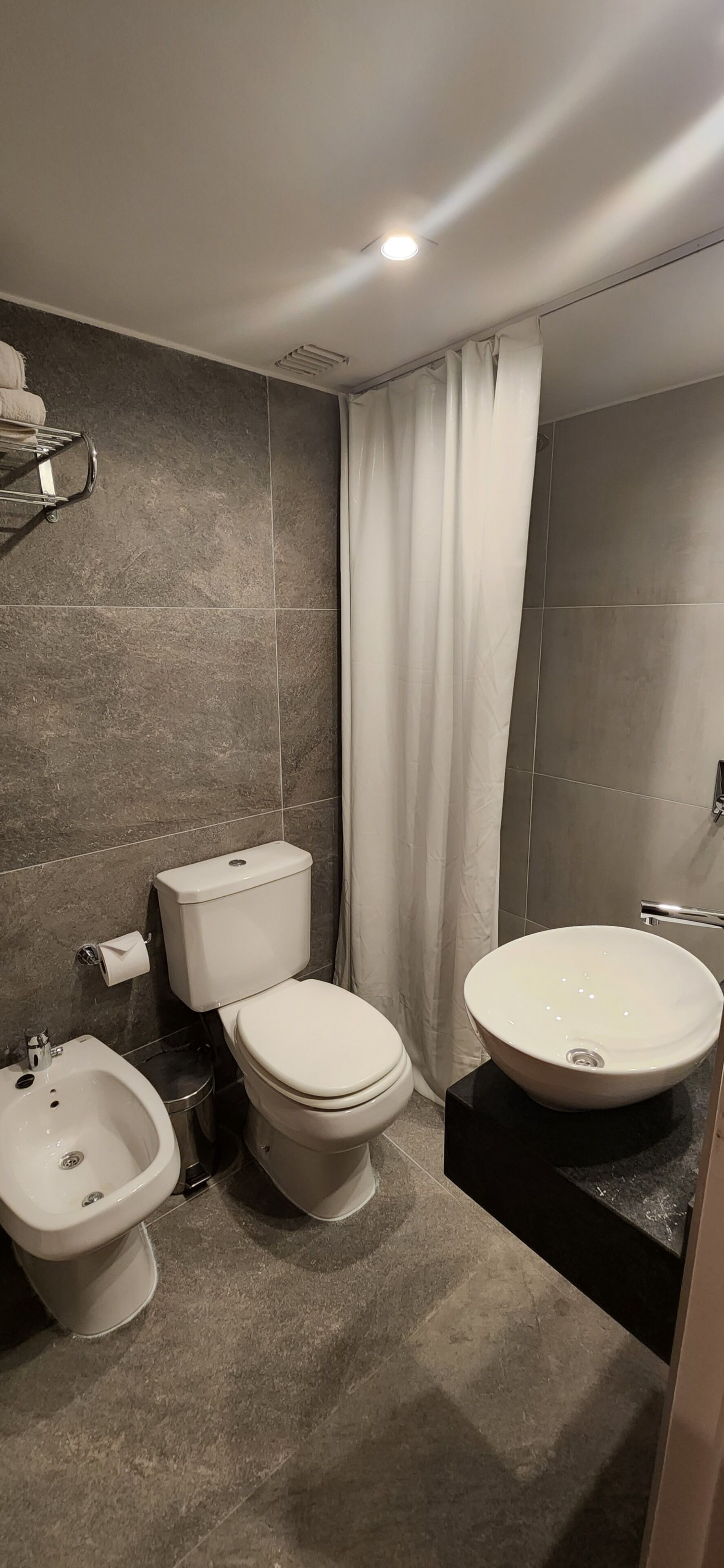 standard double room | bathroom | shower, rainfall showerhead, free toiletries, hair dryer