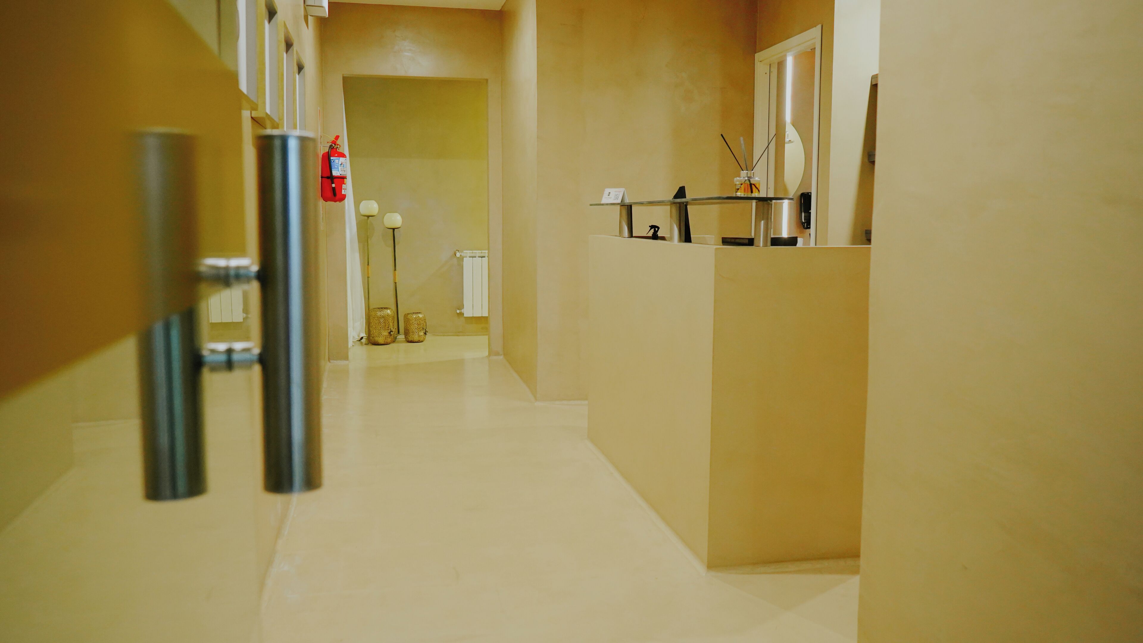 sauna, hot tub, facials, 1 treatment room, massages