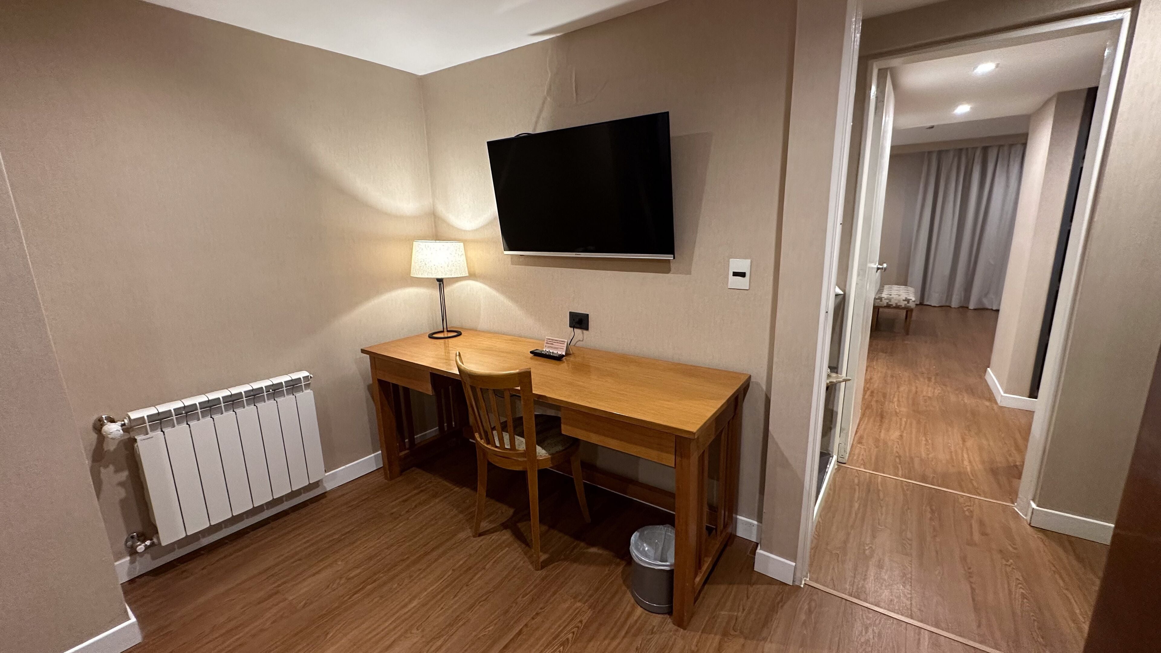 suite junior | living area | 32-inch led tv with cable channels, tv