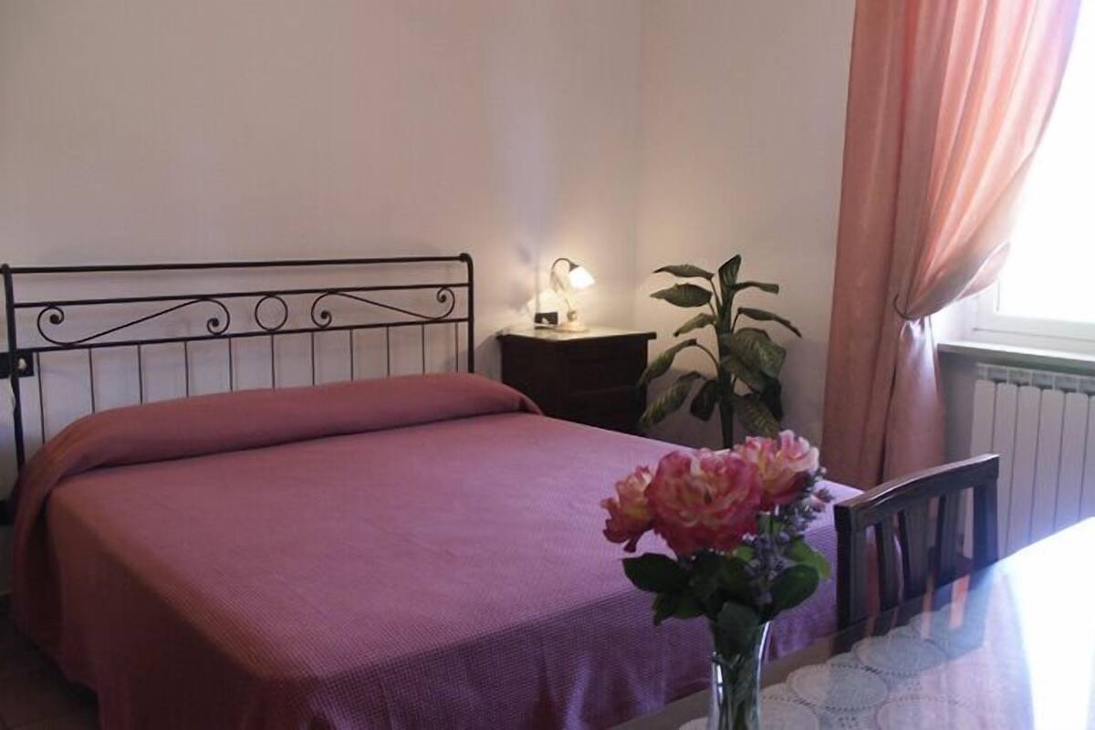 Desk, laptop workspace, free WiFi, wheelchair access