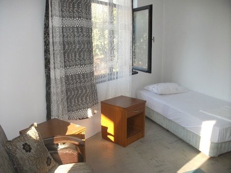 Single Room, Private Bathroom | In-room safe, soundproofing, free WiFi