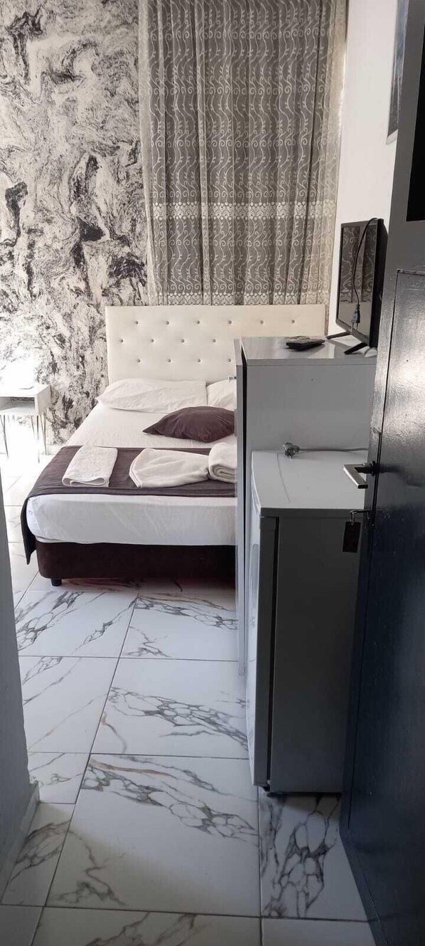 In-room safe, soundproofing, free WiFi