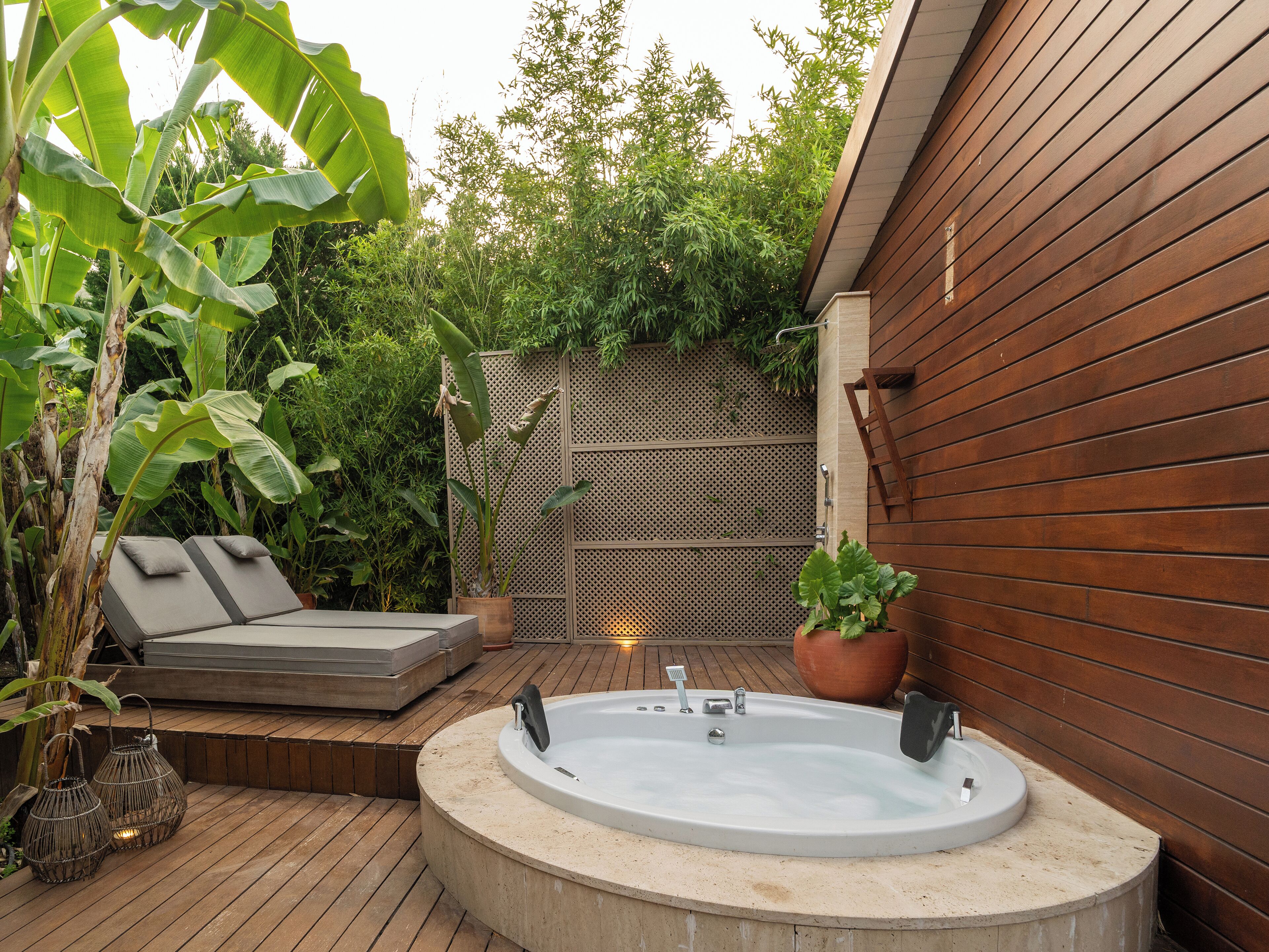 Suite Deluxe, 1 letto king, caminetto, lato giardino | Vasca idromassaggio