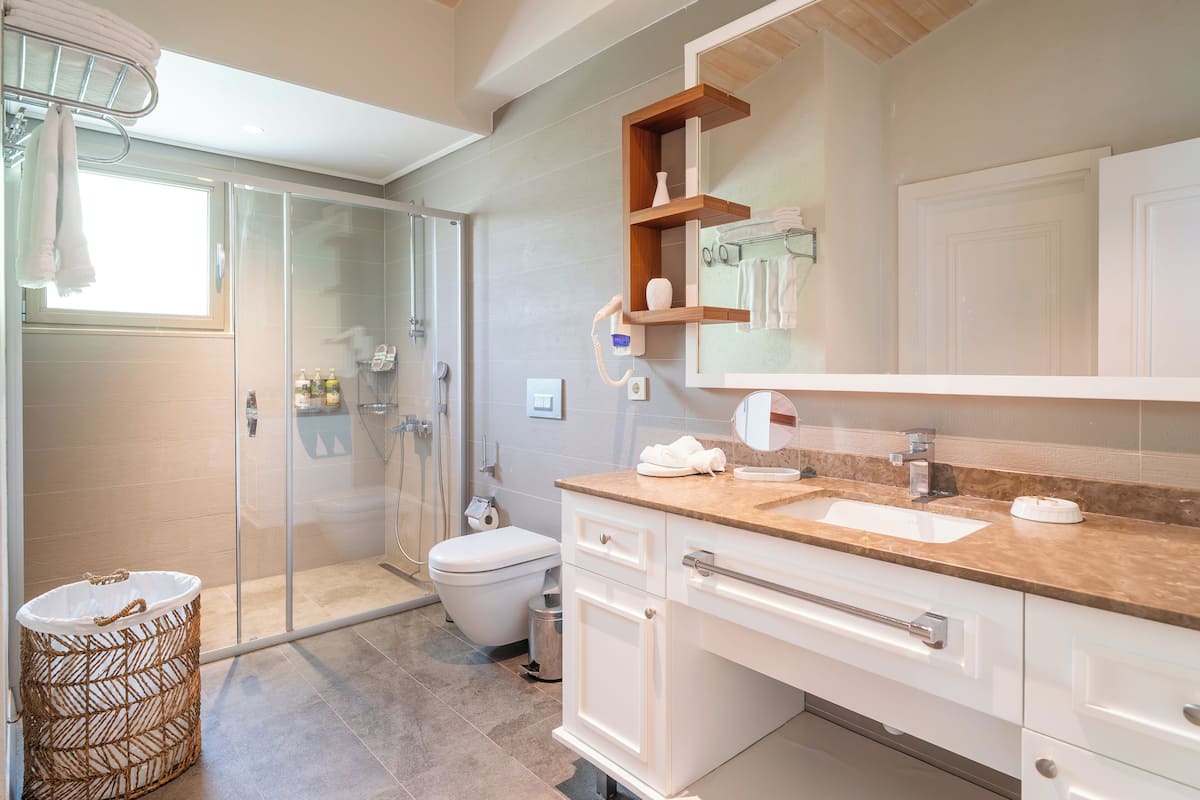 greyfurt room | bathroom | shower, free toiletries, hair dryer, bathrobes