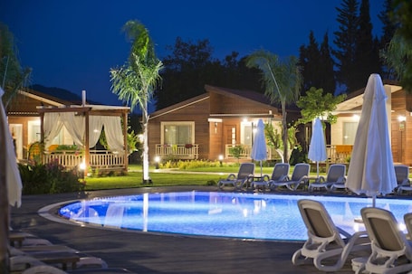 Outdoor pool, pool umbrellas, sun loungers