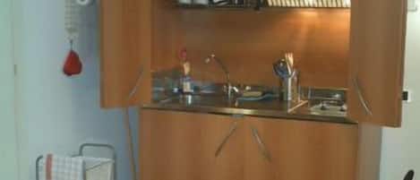Studio | Cuisine privée | Grand réfrigérateur, chaise haute