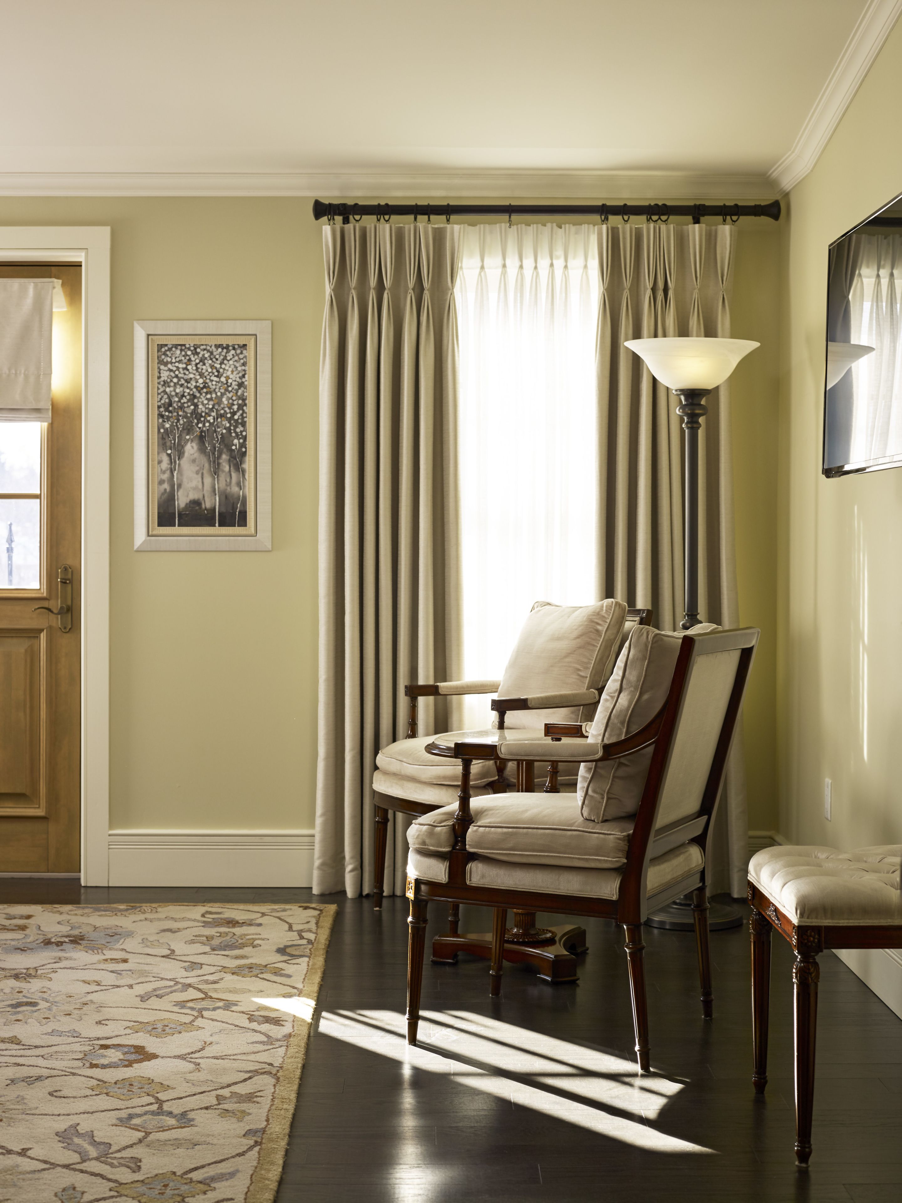 55-inch smart tv with cable channels, tv, netflix