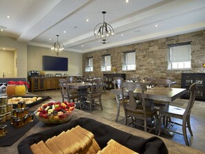 Tägliches inbegriffenes Frühstück zum Mitnehmen