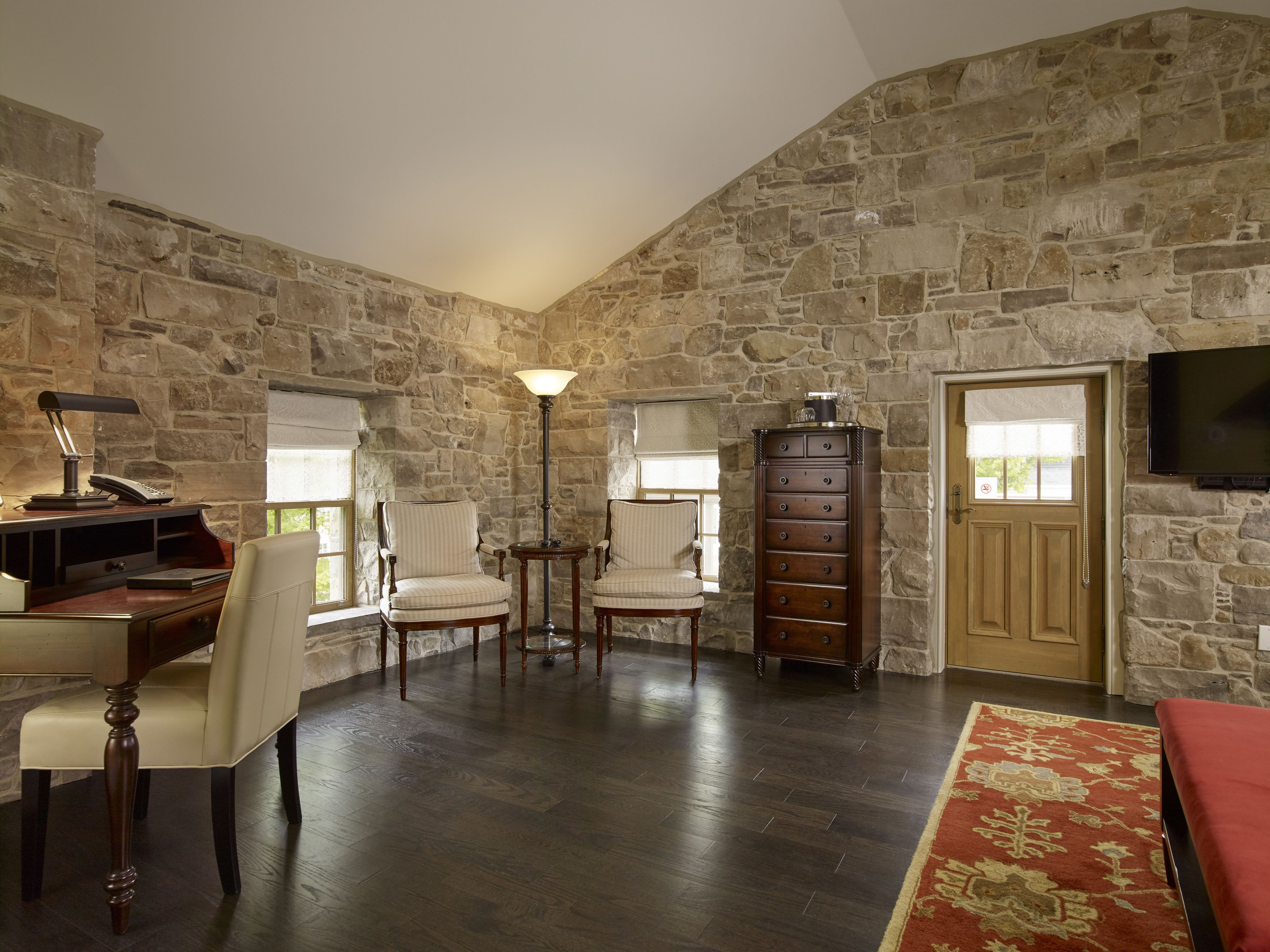 55-inch smart tv with cable channels, tv, netflix