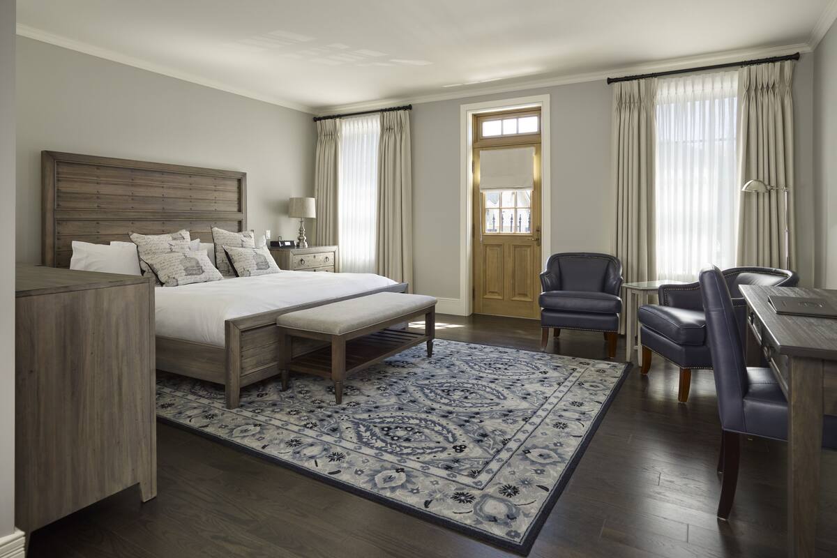 Egyptian cotton sheets, premium bedding, pillow-top beds, in-room safe