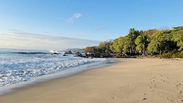Di pantai