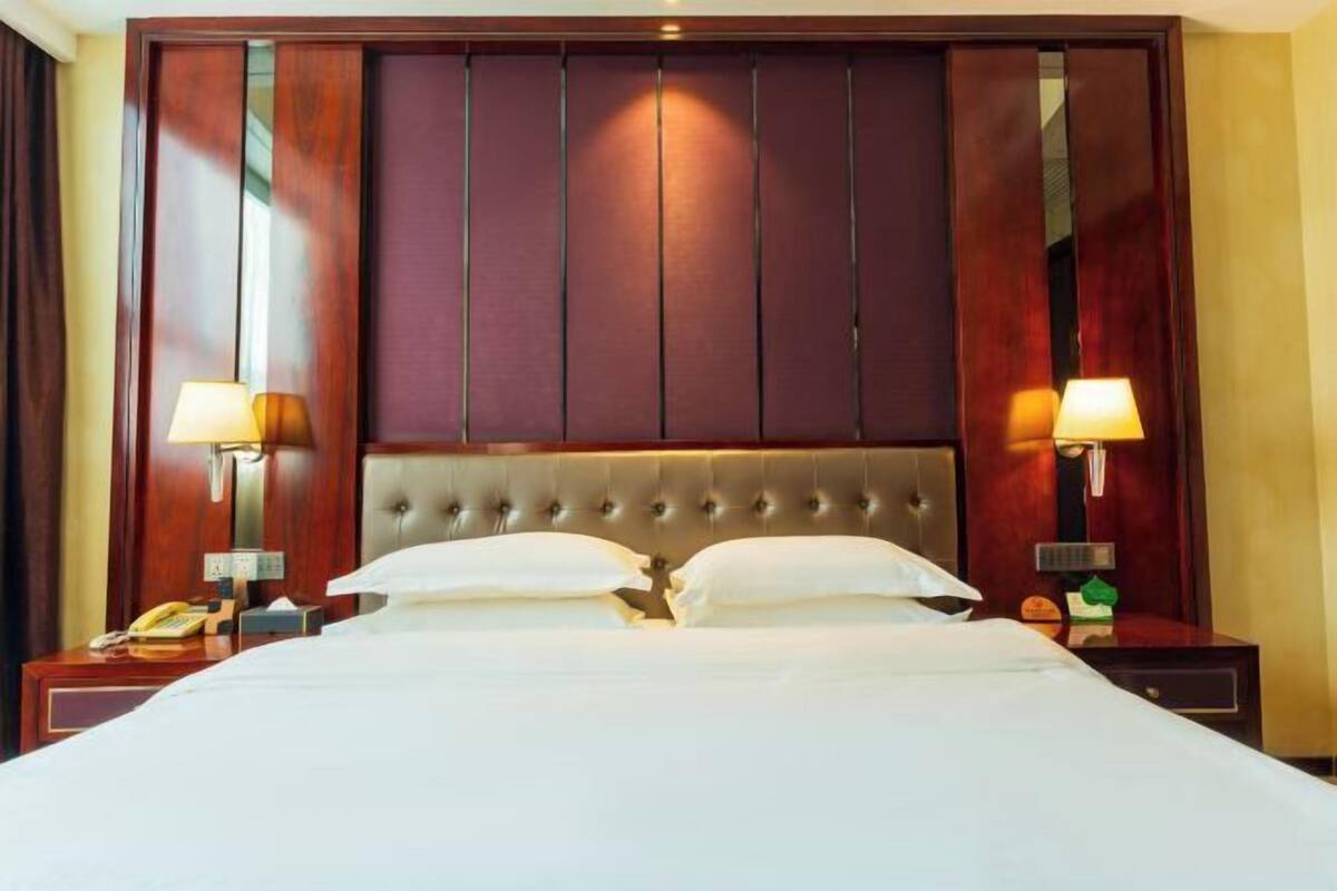 Minibar, in-room safe, iron/ironing board, alarm clocks