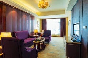 Minibar, safe på rommet, strykejern/-brett og vekkerklokke