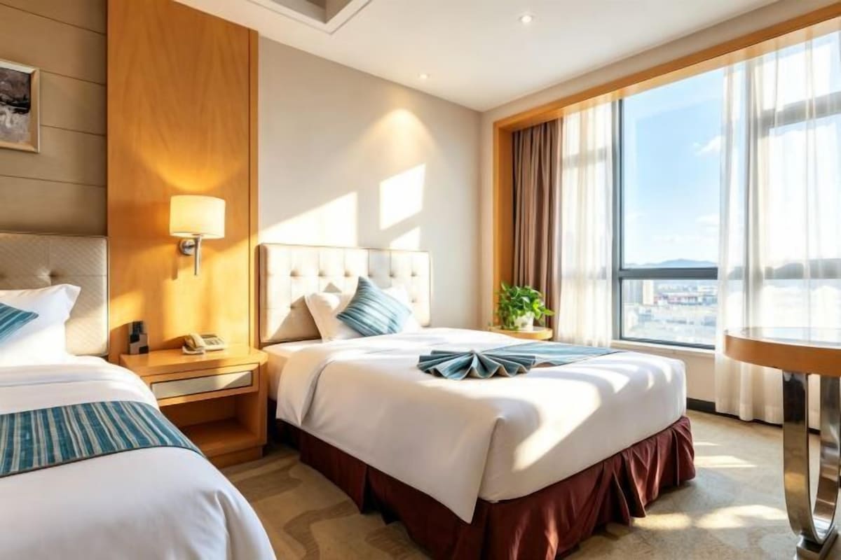 Minibar, in-room safe, iron/ironing board, alarm clocks