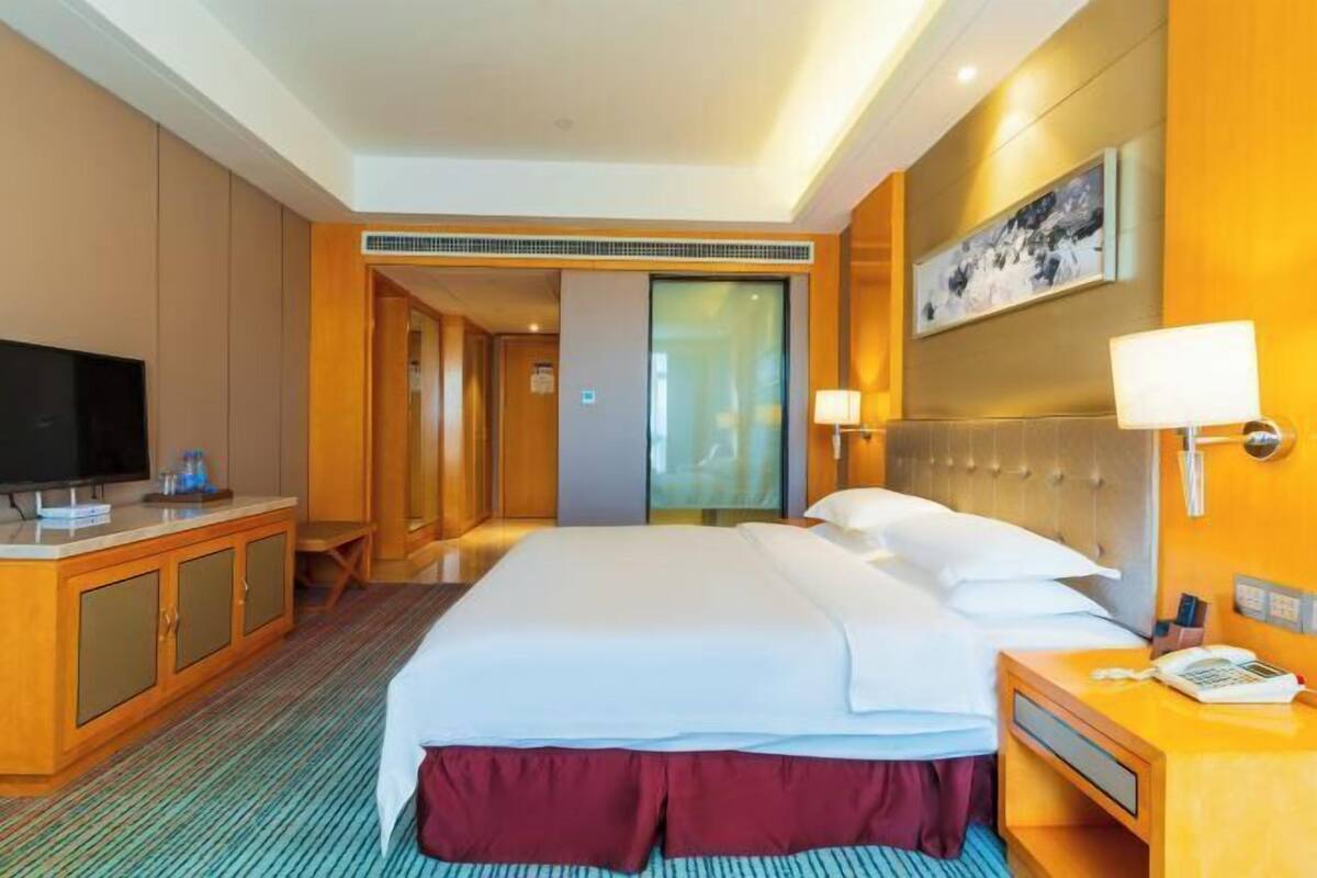 Minibar, in-room safe, iron/ironing board, alarm clocks