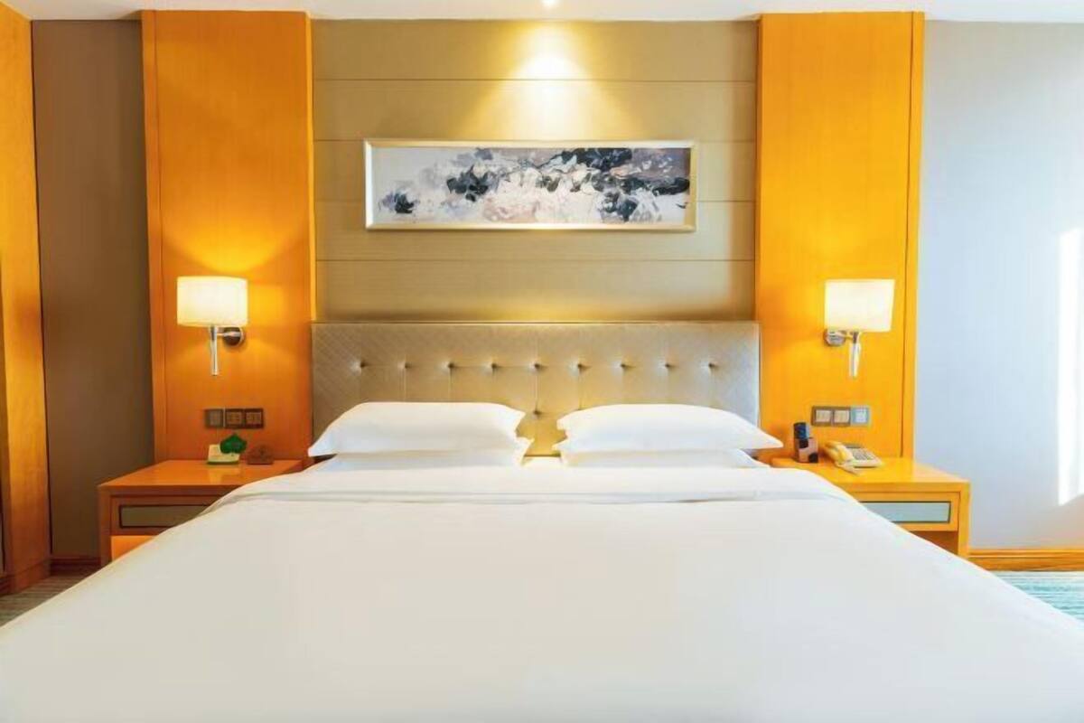 Minibar, in-room safe, iron/ironing board, alarm clocks