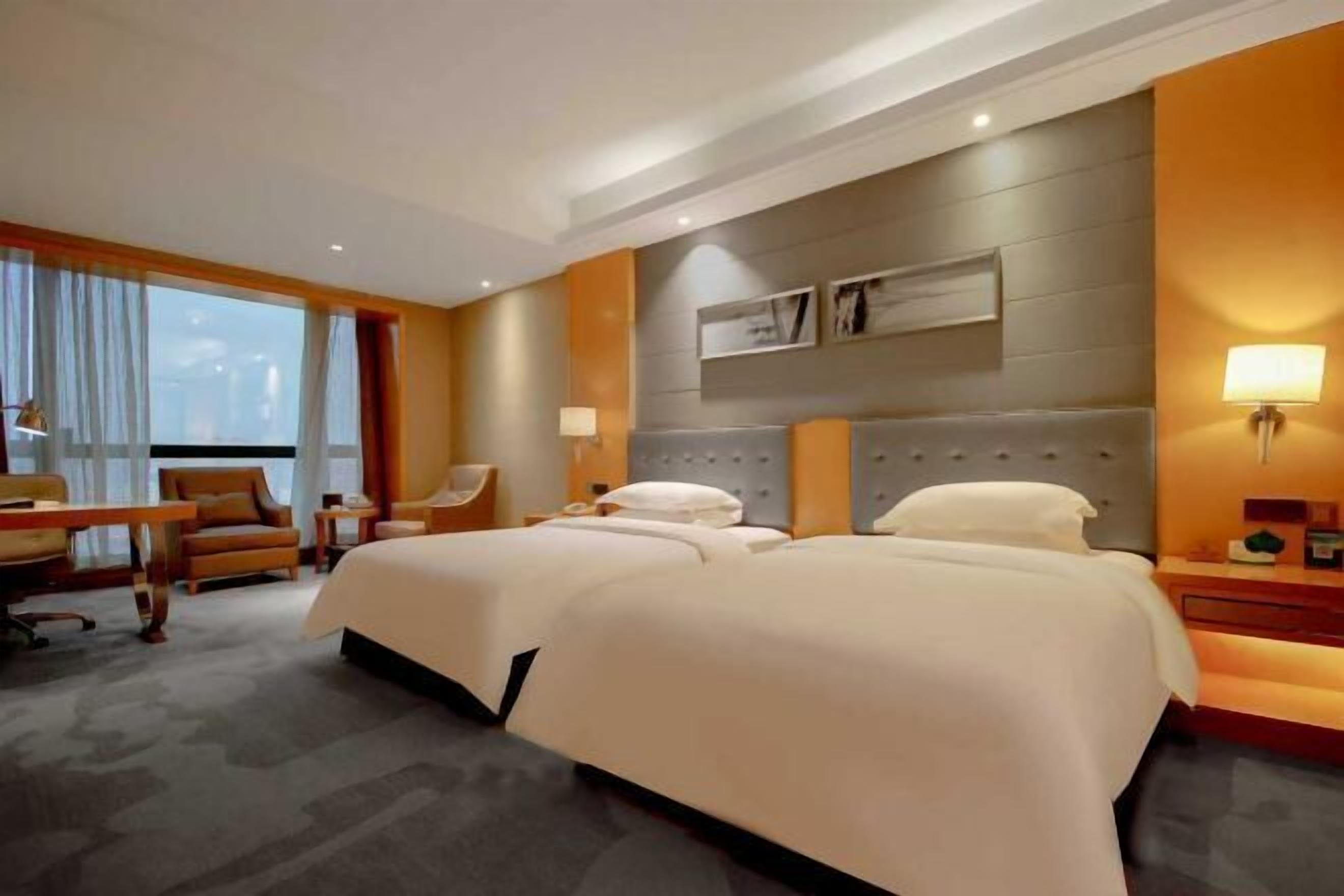 Minibar y caja de seguridad en la habitación 