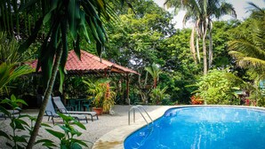 Outdoor pool - Hotel Casacolores (Cóbano)