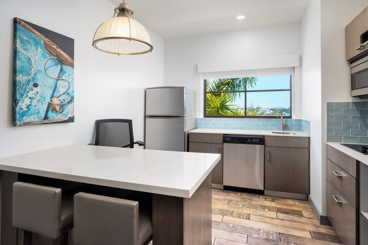 fridge, microwave, coffee/tea maker