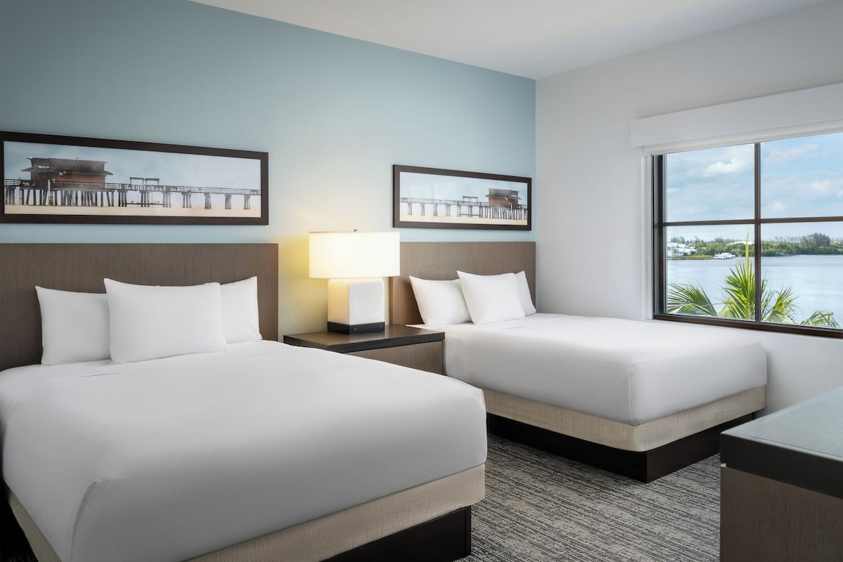 premium bedding, in-room safe, desk, blackout curtains