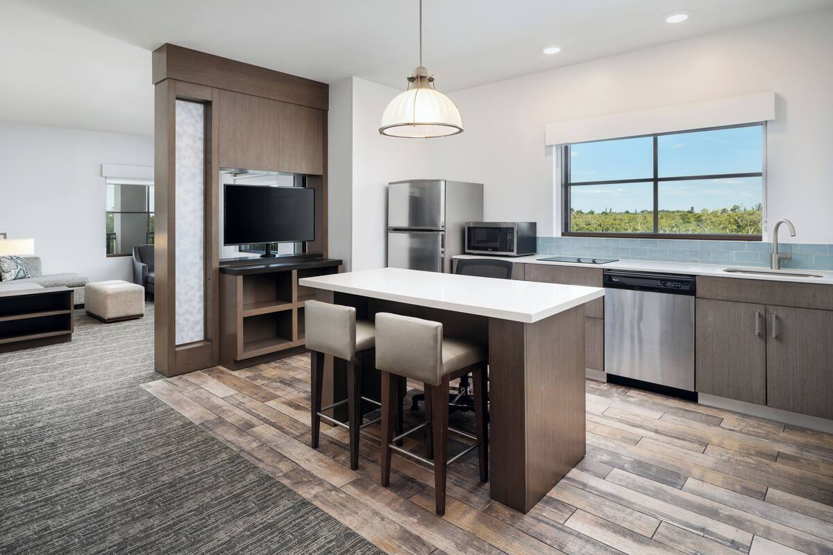 fridge, microwave, coffee/tea maker